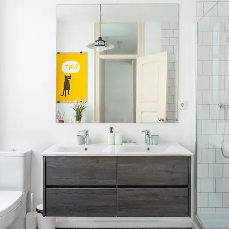 Stylish Private » 3 Bedrooms » A/c » Near Metro Lejlighed