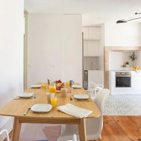 Stylish Private » 3 Bedrooms » A/c » Near Metro Lejlighed *