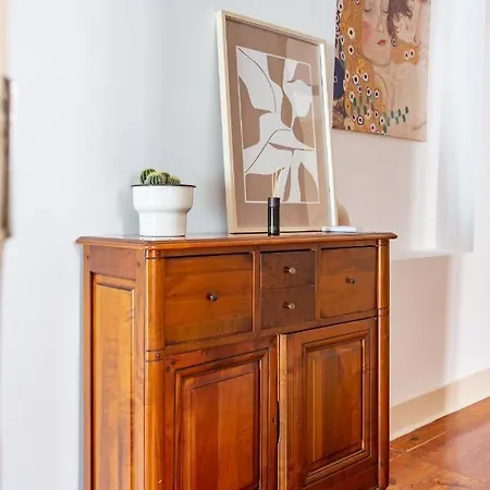 Stylish Private » 3 Bedrooms » A/c » Near Metro Lejlighed